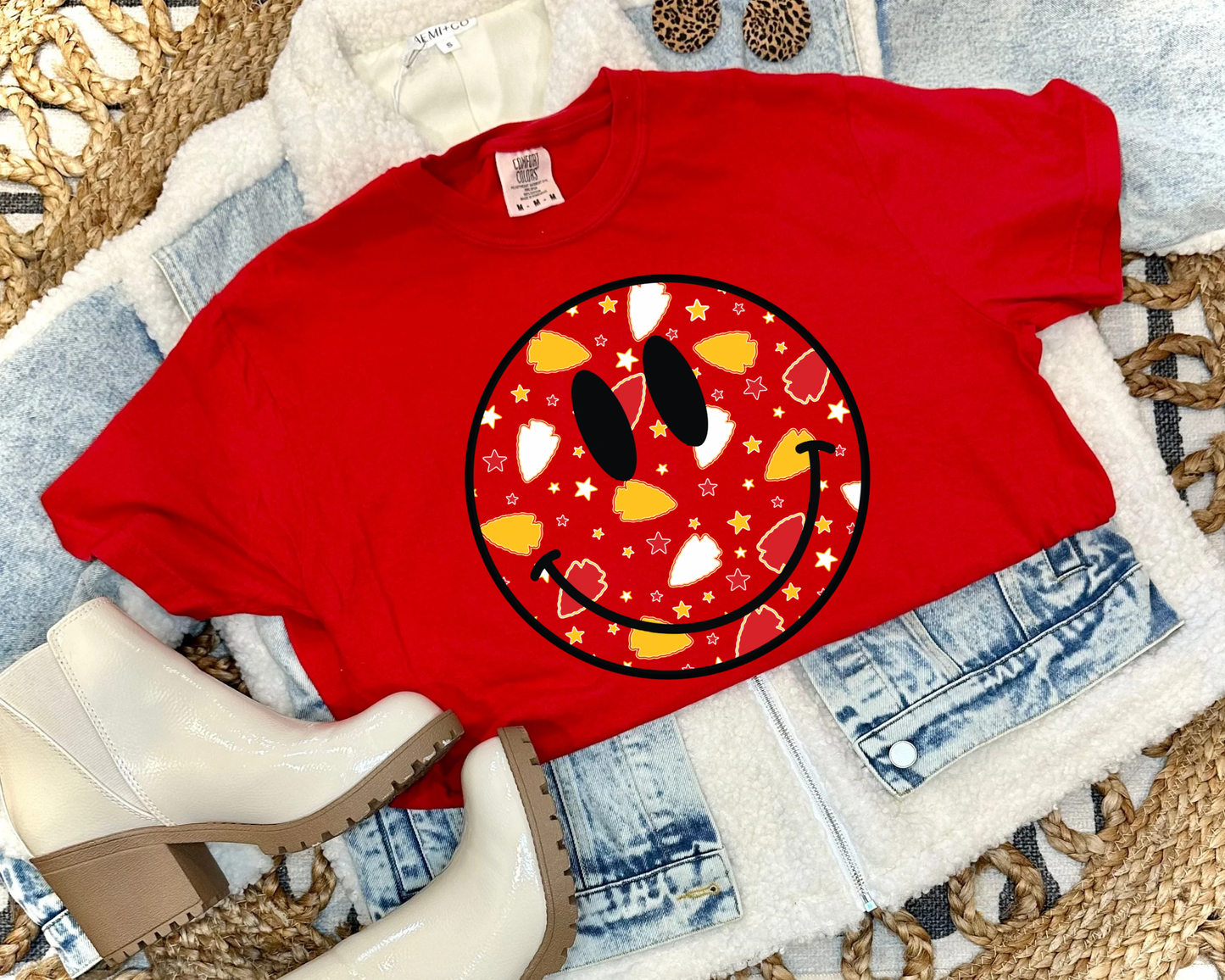 SMILEY ARROWHEAD - RED TEE