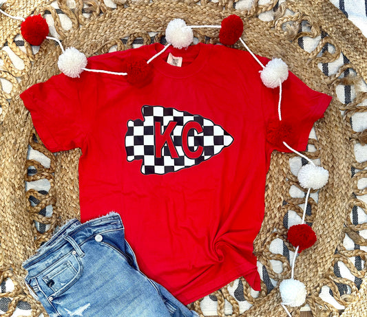 CHECKERED ARROWHEAD - RED TEE