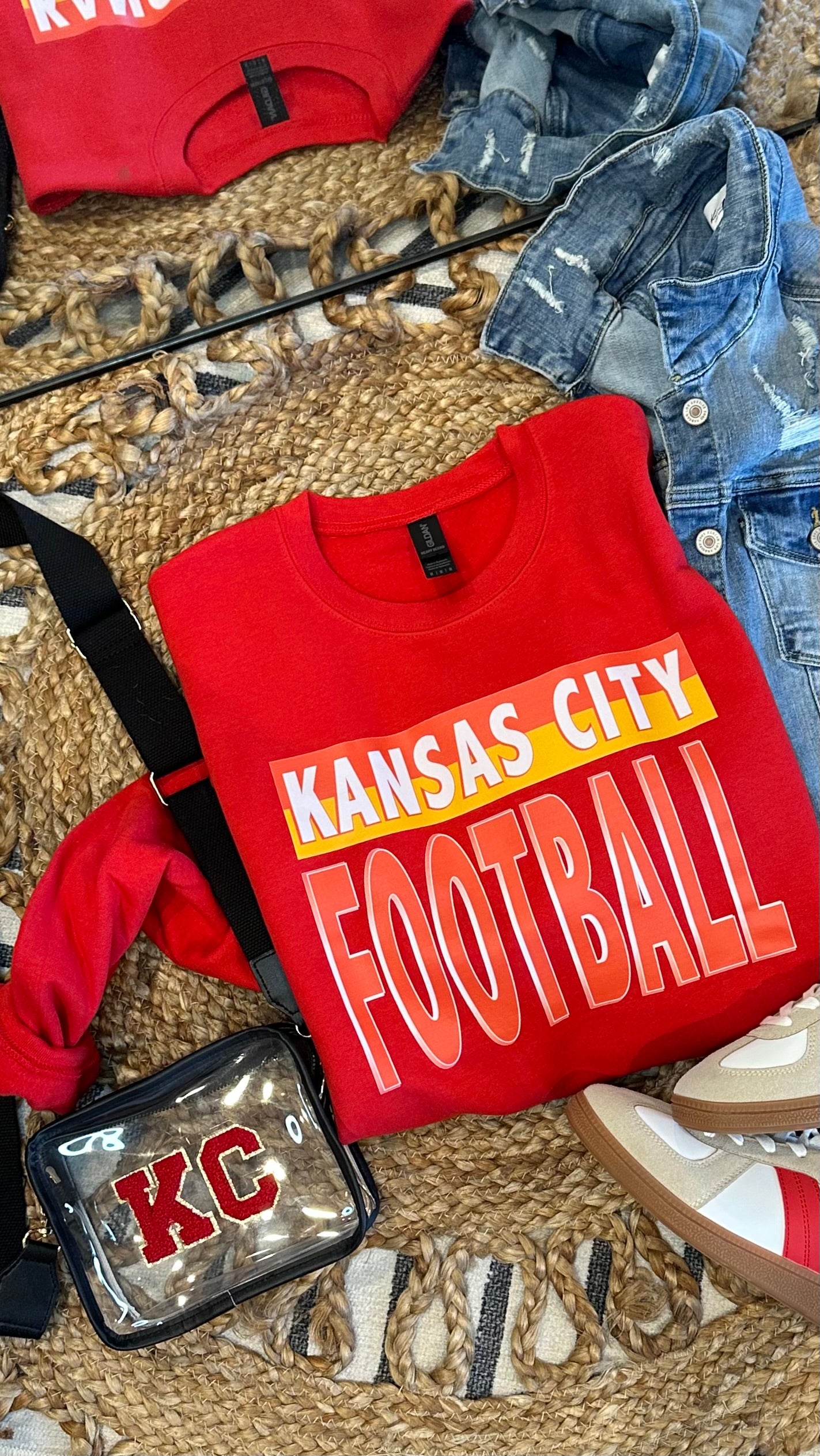 BLOCK KANSAS CITY FOOTBALL WITH OMBRE DETAIL - RED CREWNECK