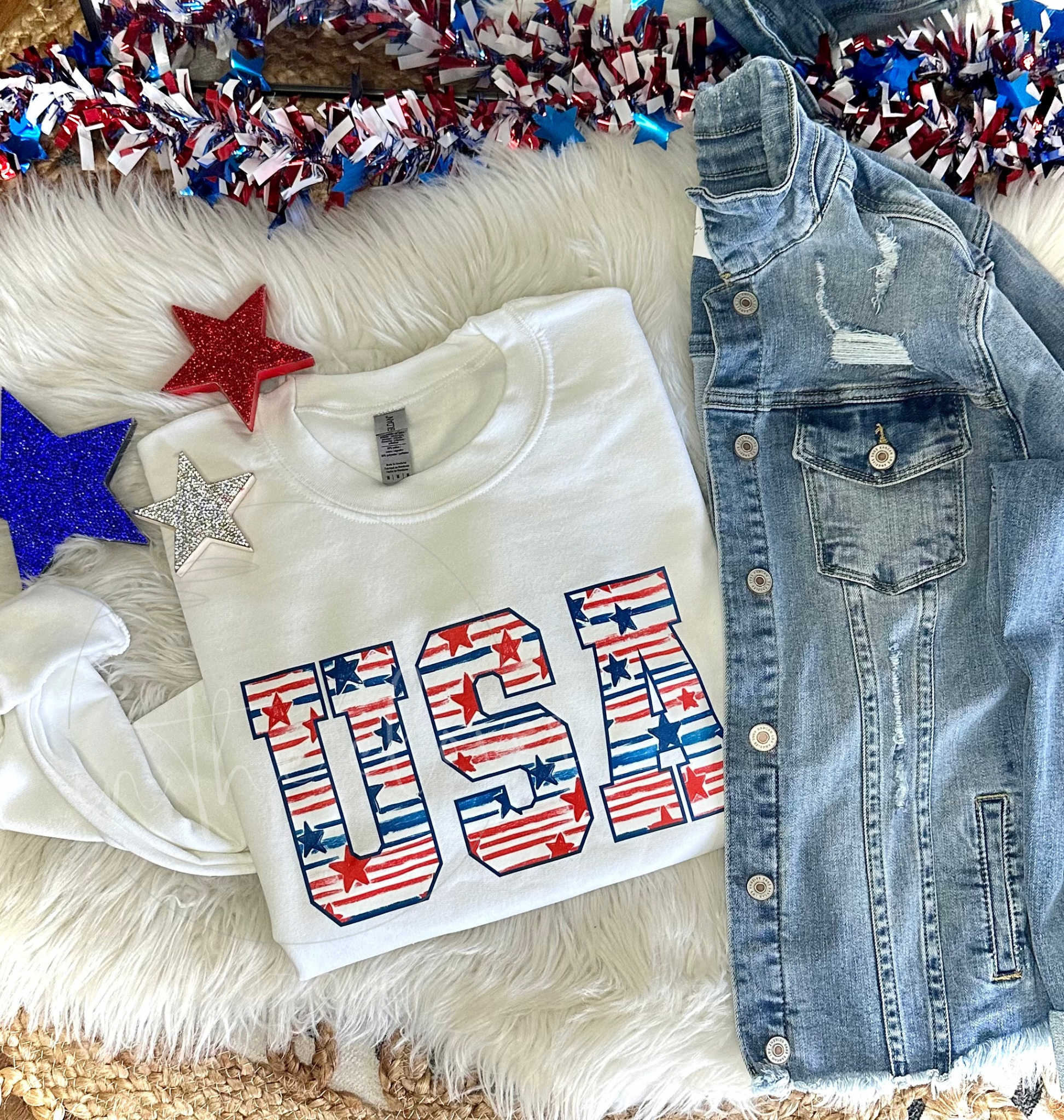STRIPED STAR USA VARSITY FONT - WHITE CREWNECK