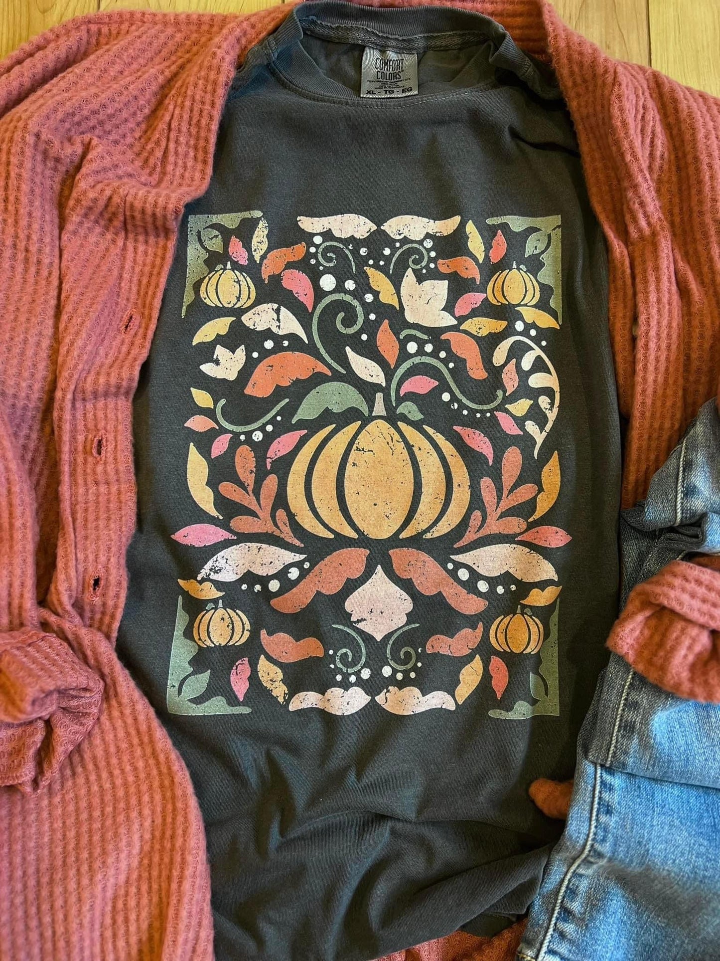 FLORAL PUMPKIN - PEPPER TEE