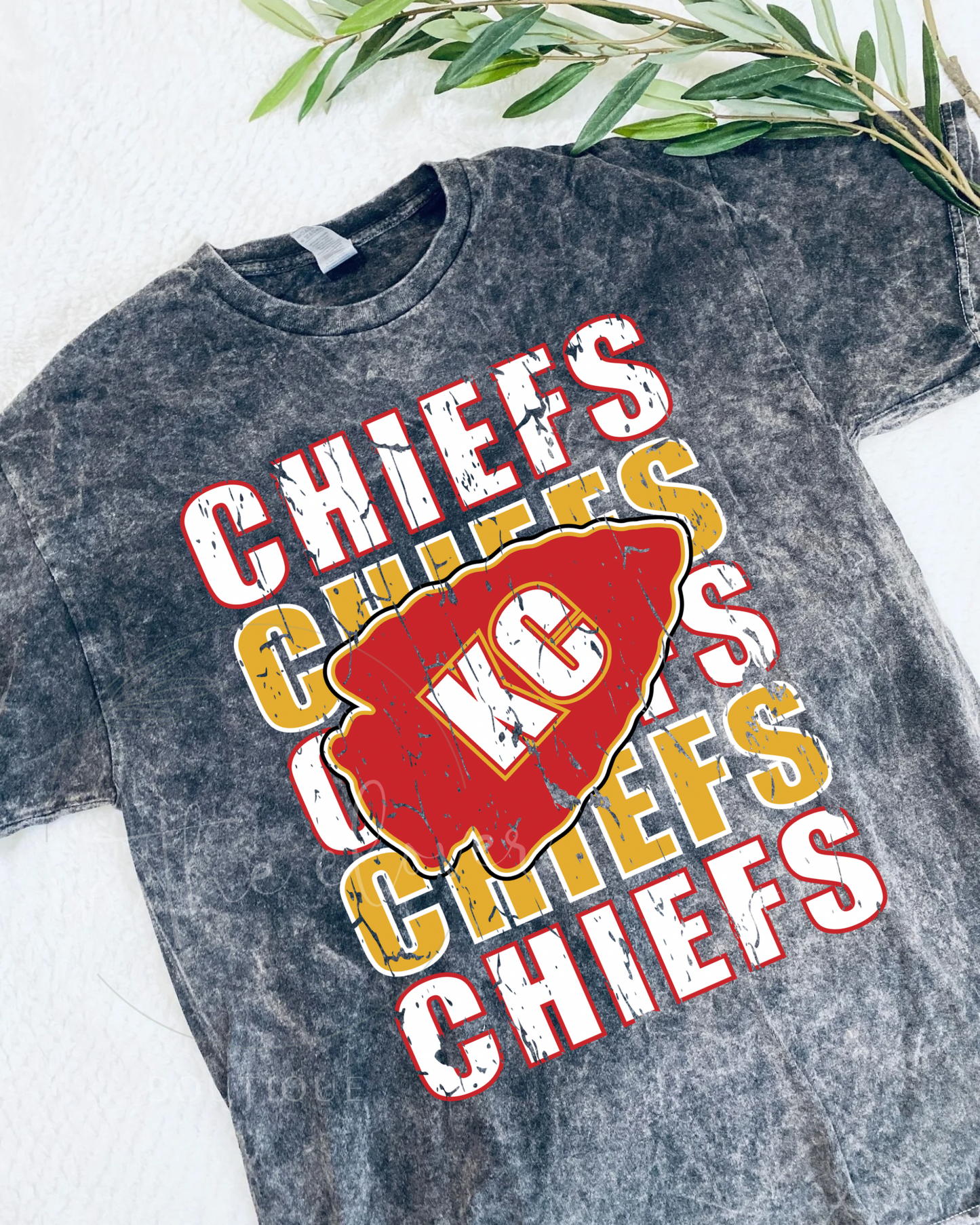 REPEAT CHIEFS RED ARROWHEAD - MINERAL WASH TEE