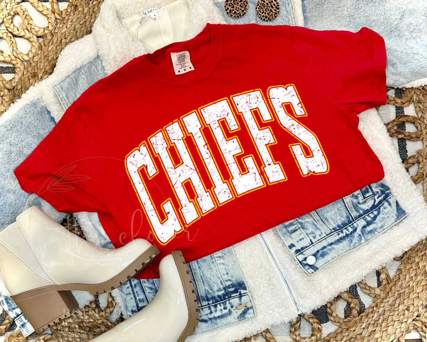 DISTRESSED WHITE CHIEFS - RED TEE