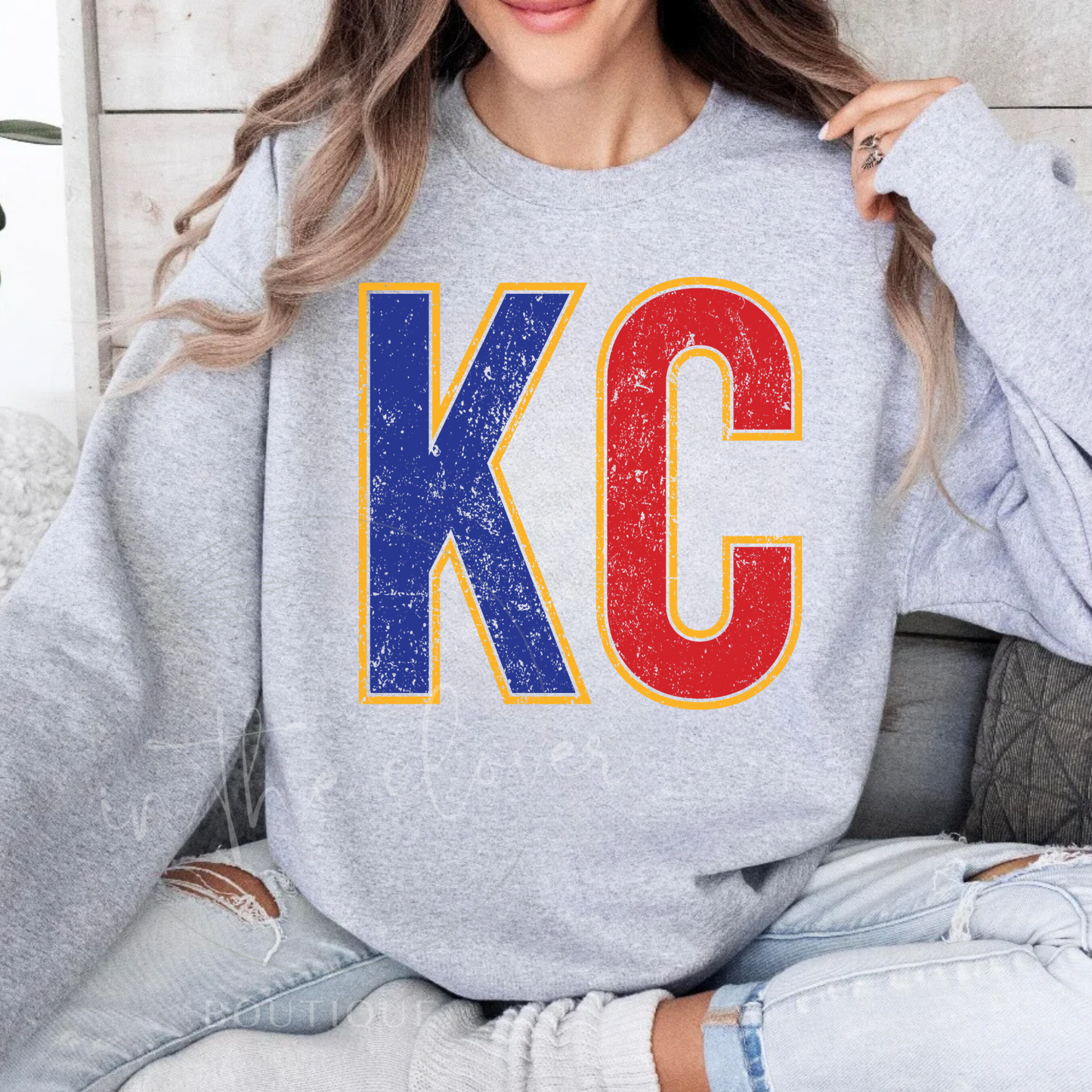 DISTRESSED SPLIT KC - ASH CREWNECK