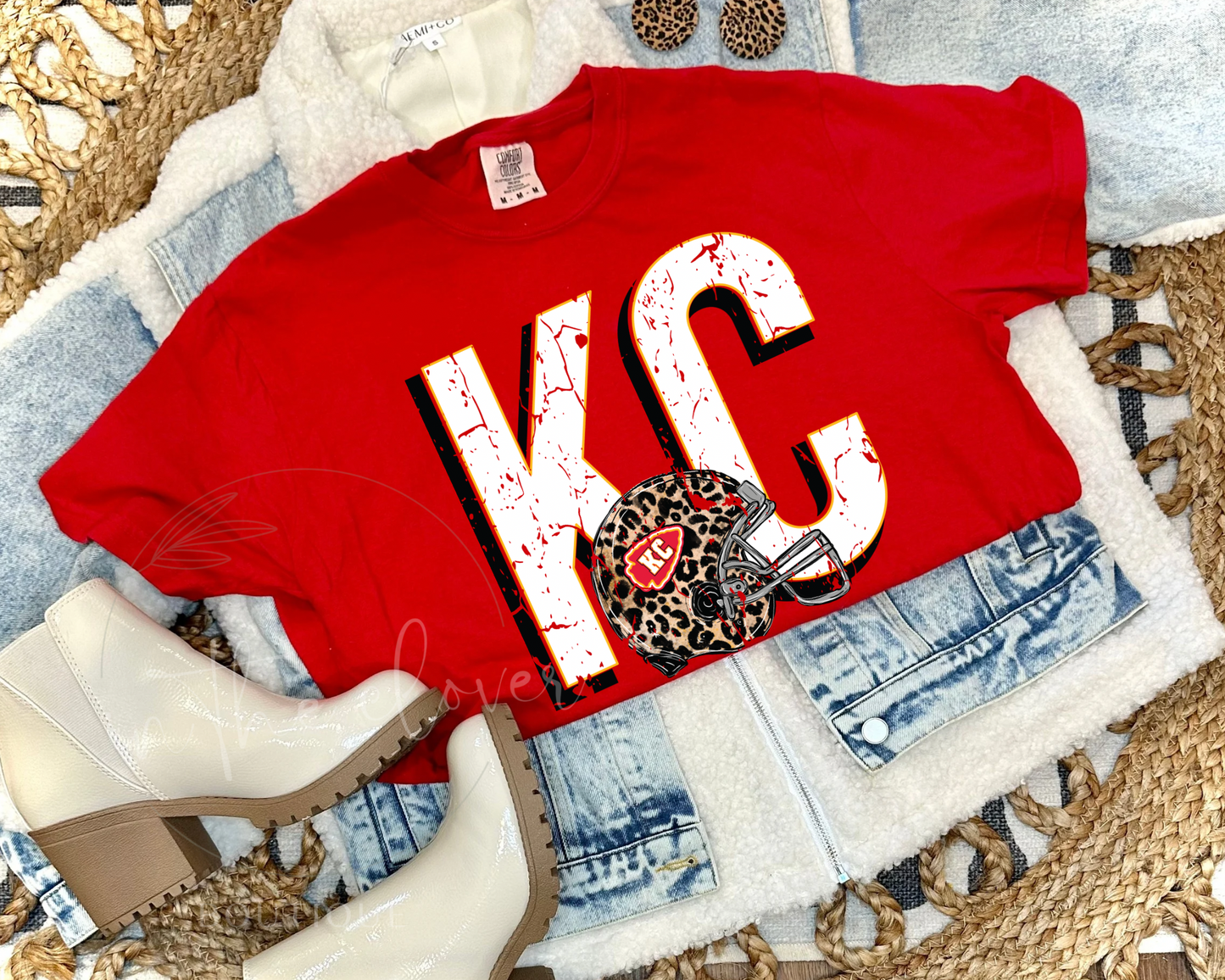 DISTRESSED BLOCK KC LEOPARD HELMET - RED TEE