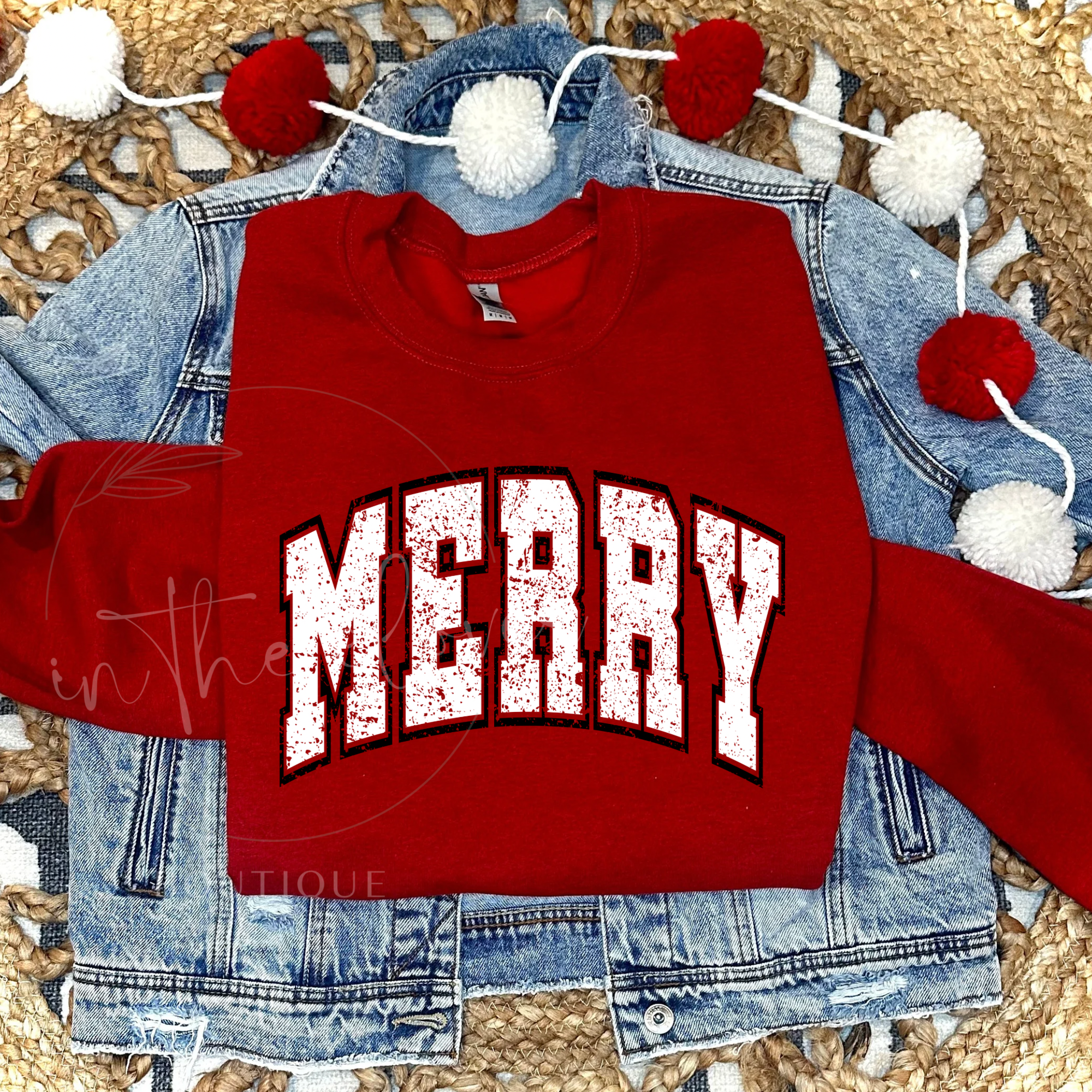 DISTRESSED WHITE MERRY - DARK RED CREWNECK