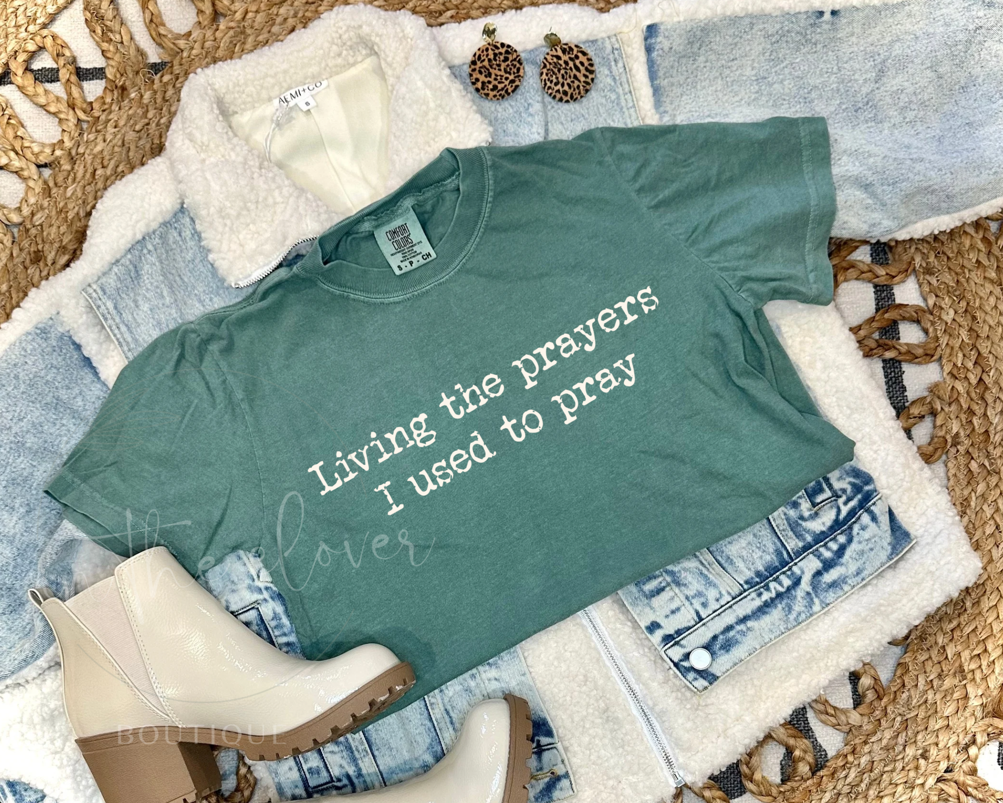LIVING THE PRAYERS - GREEN TEE