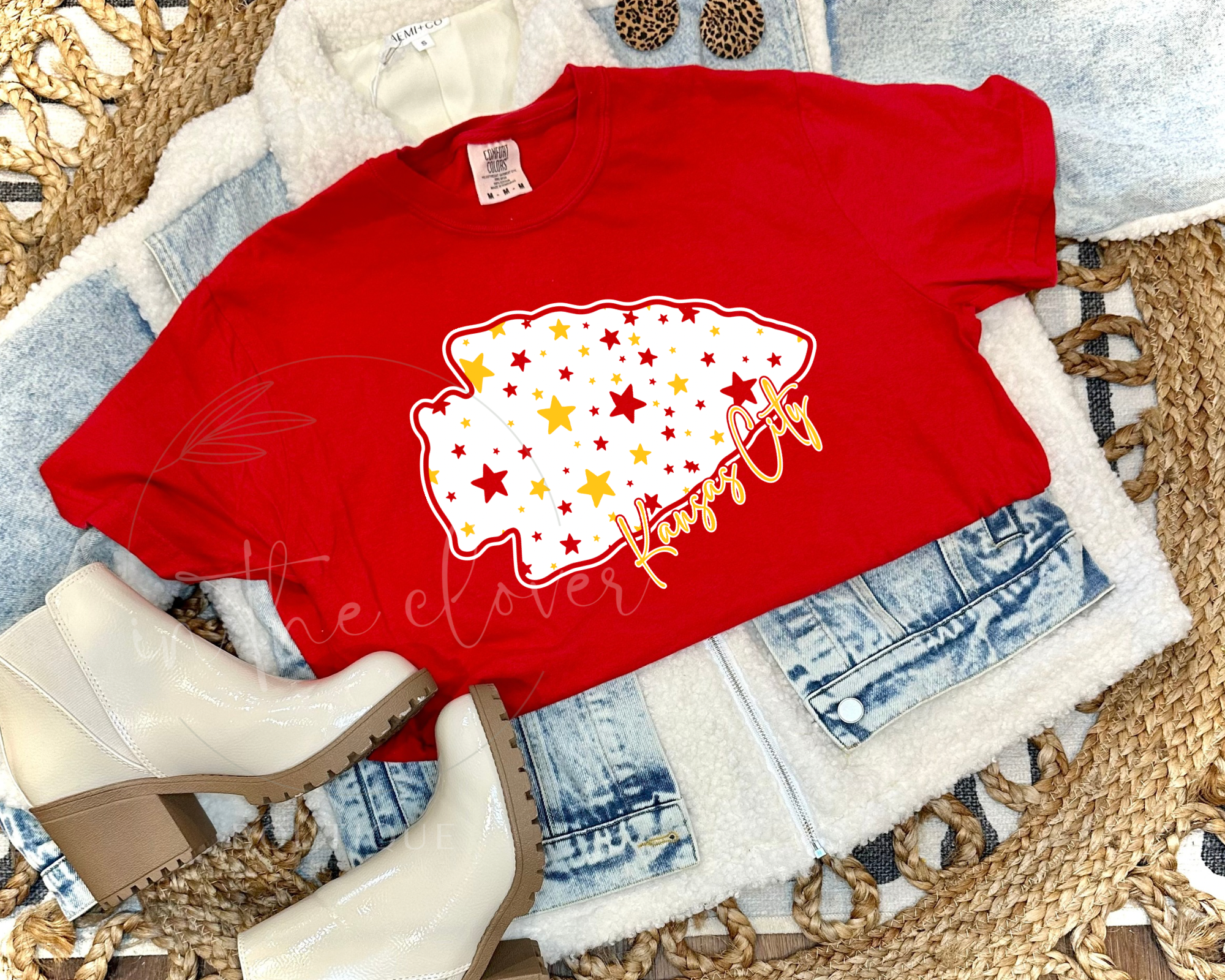 STARS ARROWHEAD WITH SCRIPT KANSAS CITY  - RED TEE