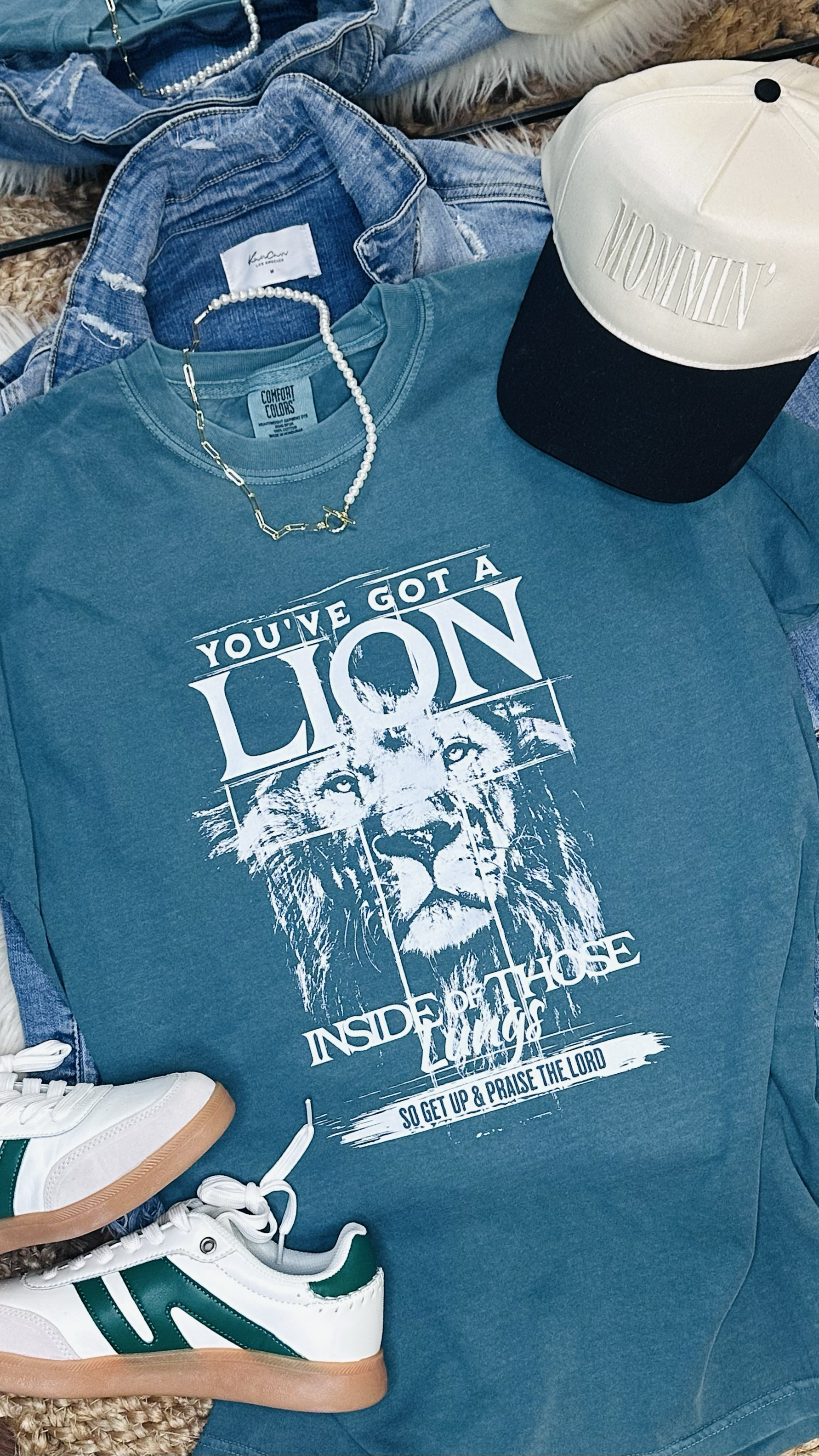 You've Got a Lion Inside Your Lungs - Emerald Tee