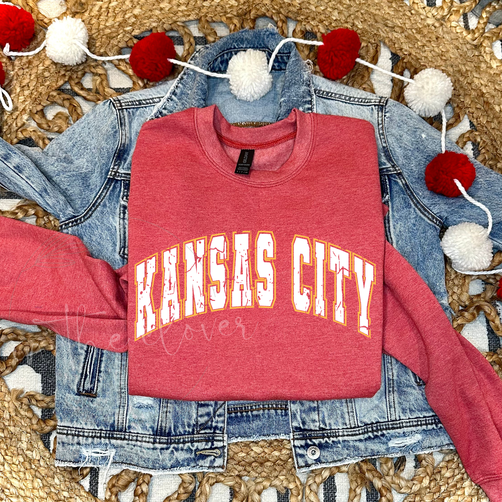 DISTRESSED WHITE KANSAS CITY - HEATHER RED CREWNECK
