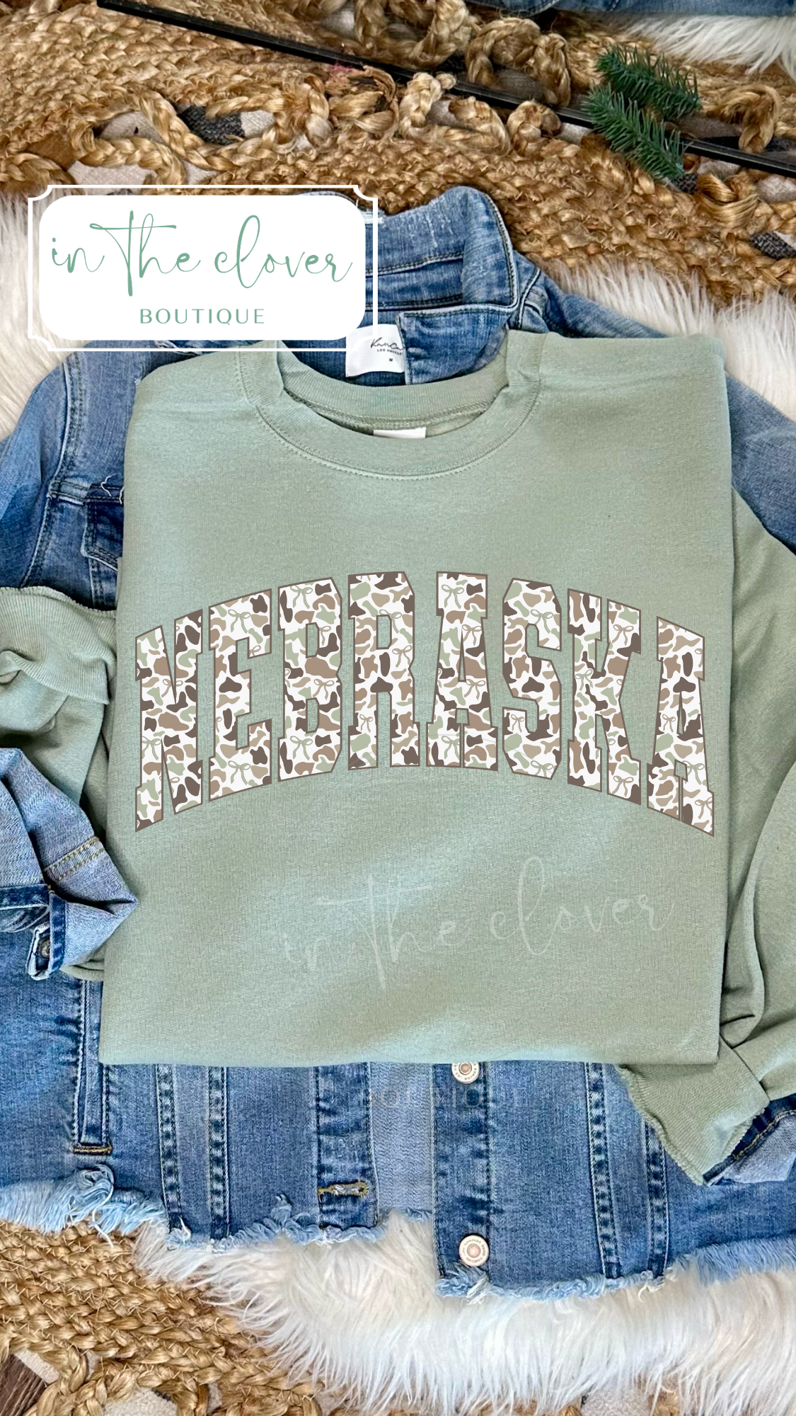 Duck Camo Coquette Bow Nebraska -  Light Green Sweatshirt