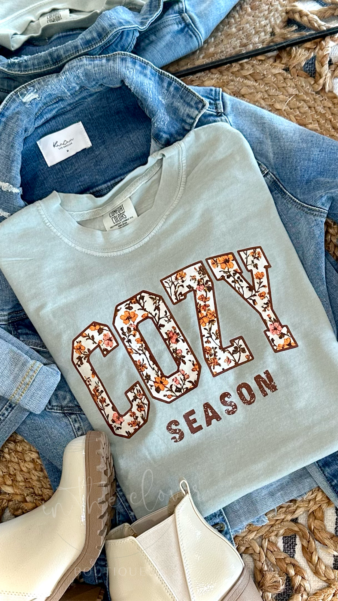 FLORAL COZY SEASON - BAY TEE